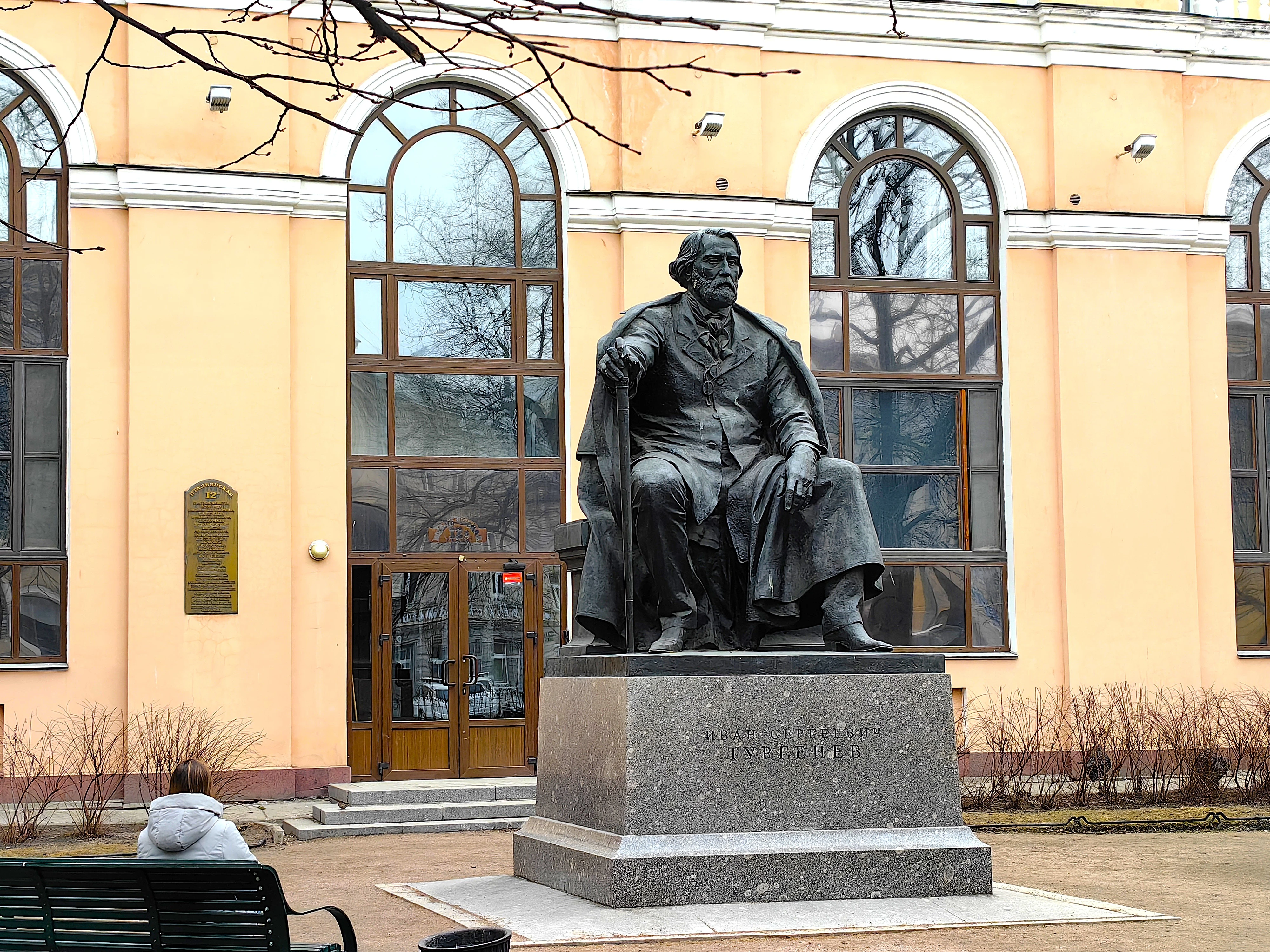 Тургенев в Петербурге: живой, влюбленный, гениальный