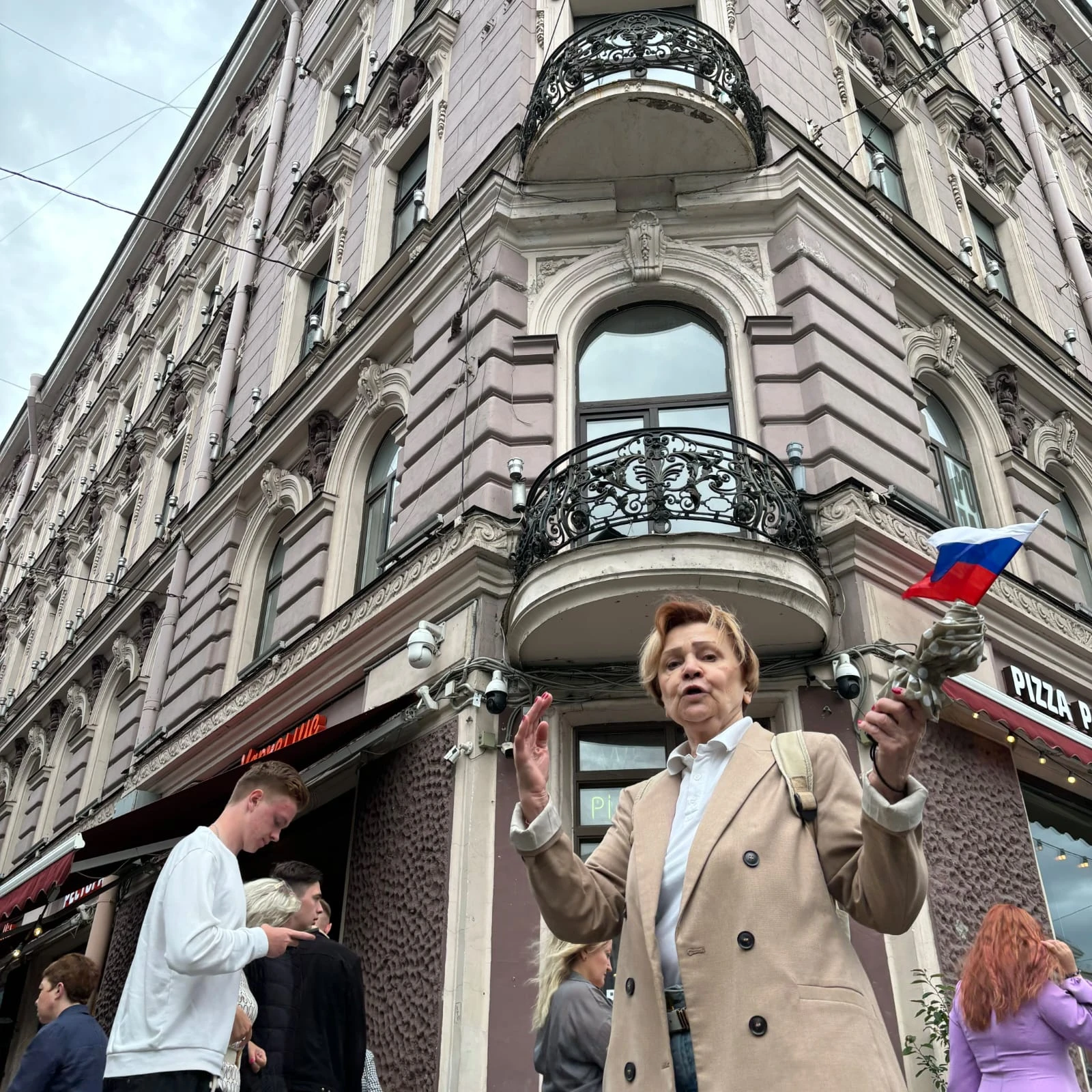 Дом вдов, финансовые пирамиды и Бродский: авторская прогулка по настоящему Невскому