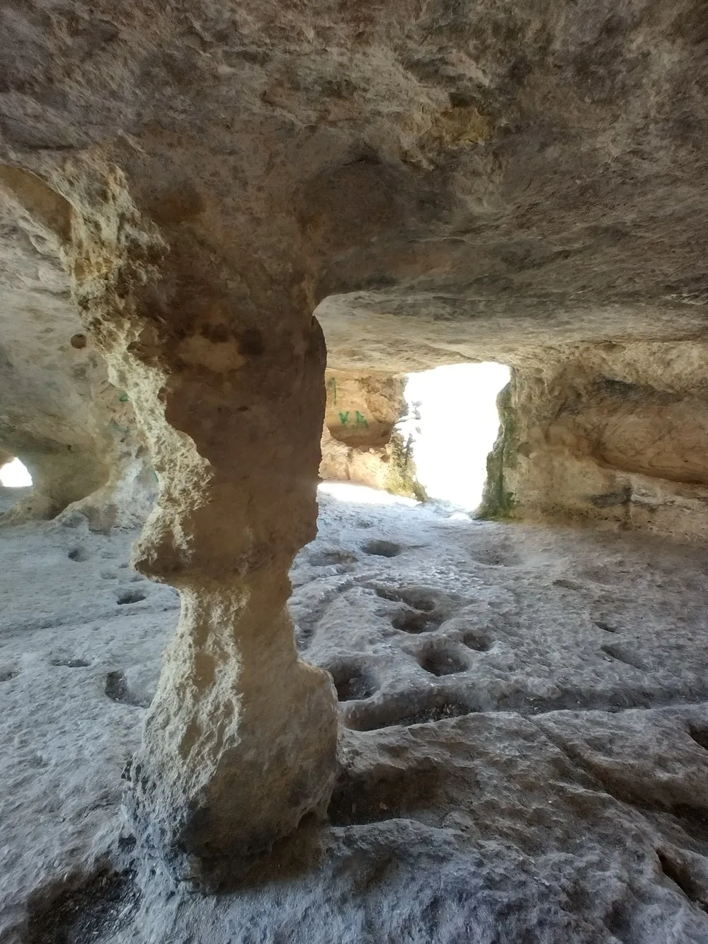 Город в скалах Эски-Кермен: тайны неприступной крепости