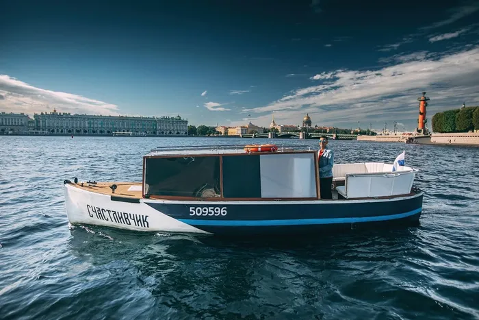 На ретро-катере по рекам и каналам