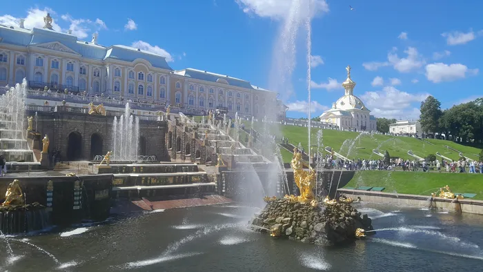 Индивидуальная экскурсия в Петергоф на автомобиле