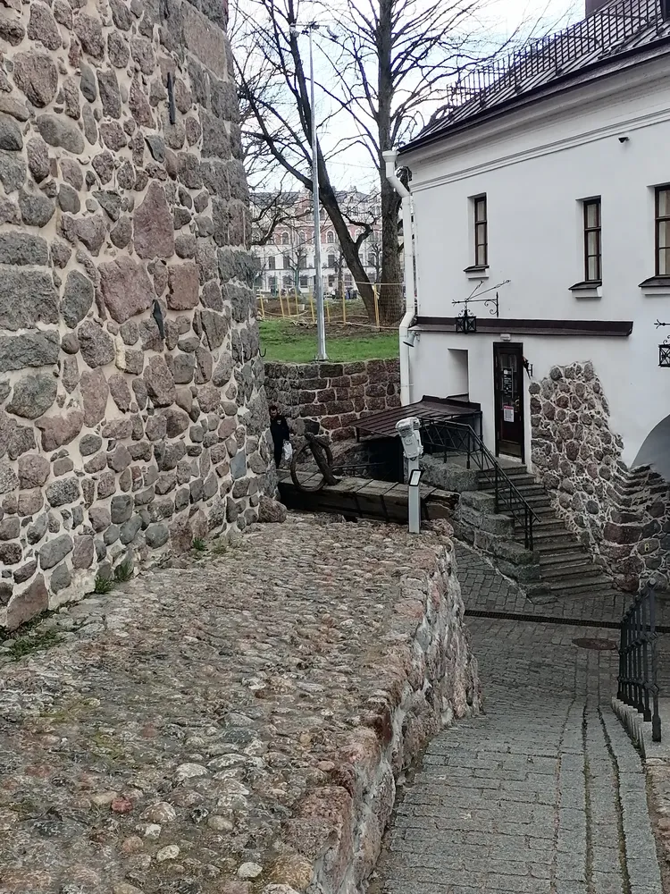 Выборгский замок — сердце города, форпост между Западом и Востоком