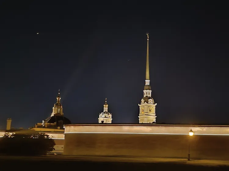 Ночное свидание с Петербургом на катере