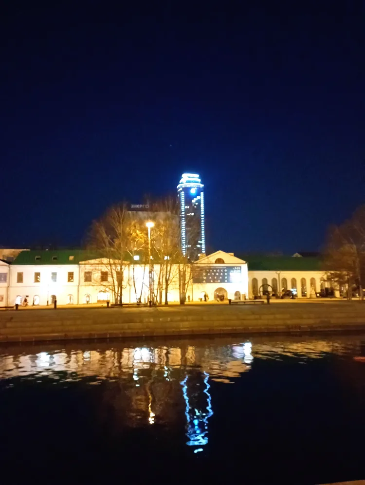 Вечернее сияние Екатеринбурга: обзорная экскурсия с душевными историями