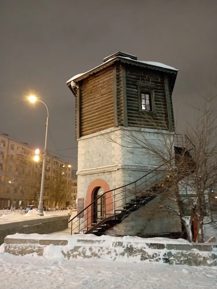 Вечернее сияние Екатеринбурга: обзорная экскурсия с душевными историями