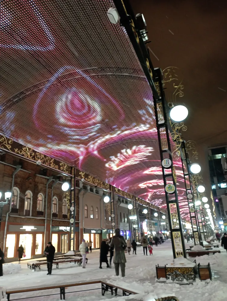 Вечернее сияние Екатеринбурга: обзорная экскурсия с душевными историями