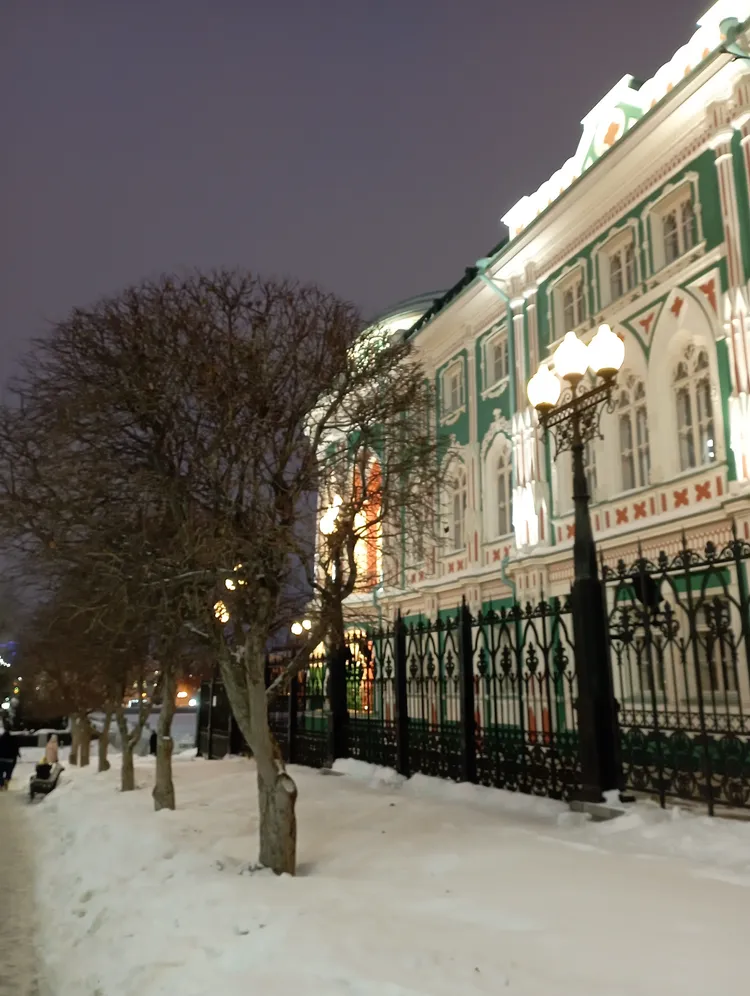 Вечернее сияние Екатеринбурга: обзорная экскурсия с душевными историями