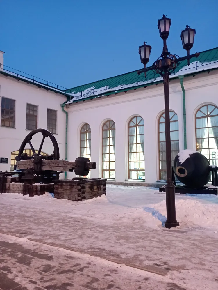 Вечернее сияние Екатеринбурга: обзорная экскурсия с душевными историями