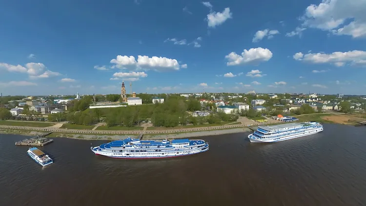 Невероятное приключение с дегустацией: VR-полет над Костромой и Россией