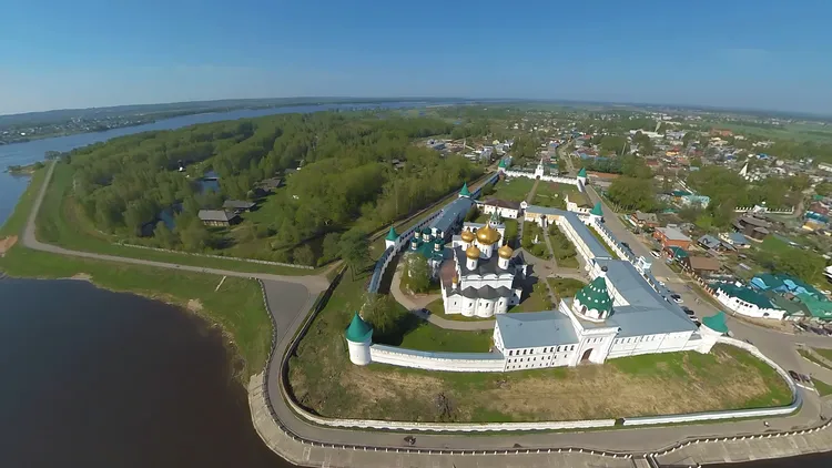 Невероятное приключение с дегустацией: VR-полет над Костромой и Россией
