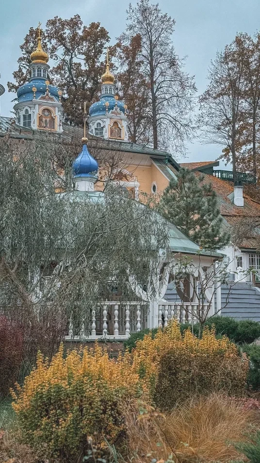 Знаменитые пригороды Пскова: Изборск и Печоры