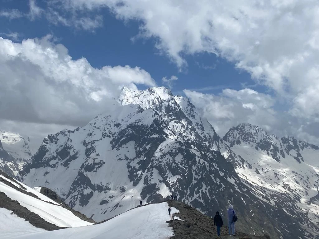 Домбай – великолепный и чарующий: путешествие из Кисловодска