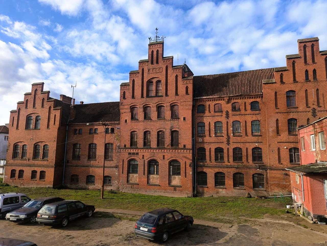 От тюрьмы до семейного дела: необычные судьбы готических замков